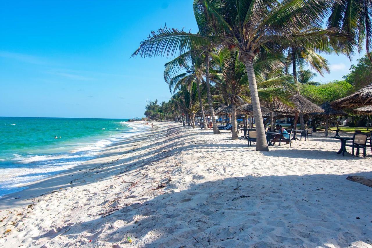 Jacaranda Indian Ocean Beach Resort Diani Beach Buitenkant foto