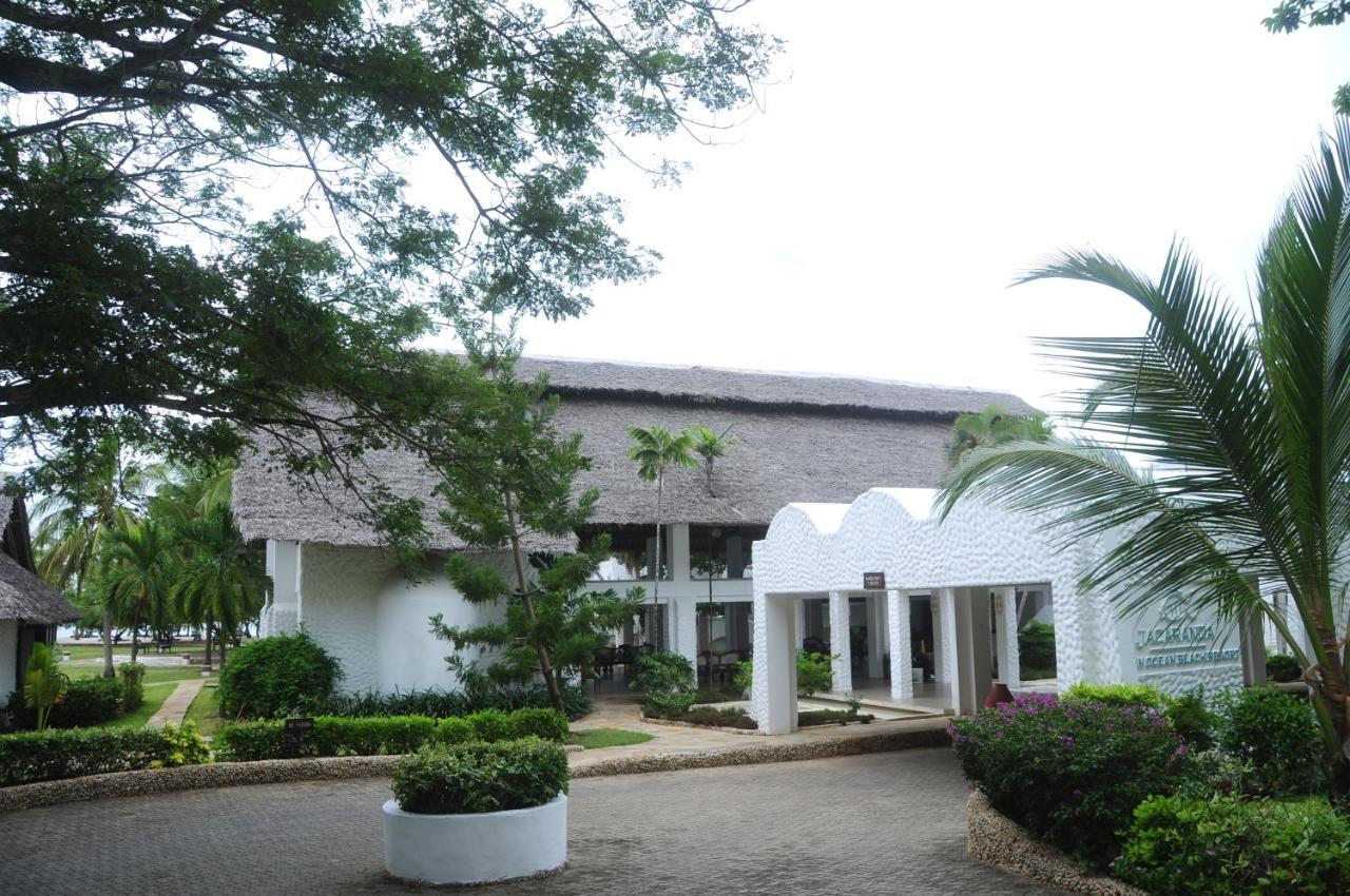 Jacaranda Indian Ocean Beach Resort Diani Beach Buitenkant foto