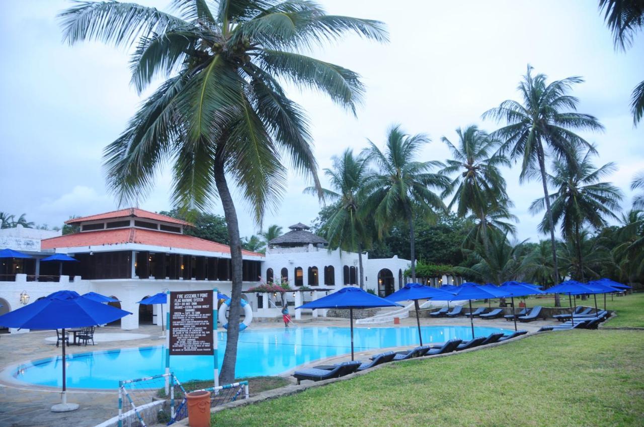 Jacaranda Indian Ocean Beach Resort Diani Beach Buitenkant foto